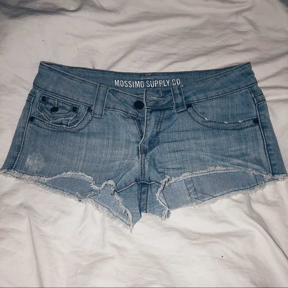jean booty shorts ✨